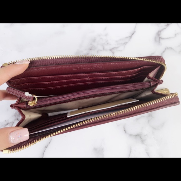 BUNDLE Michael Kors Backpack and wallet - Picture 6 of 8